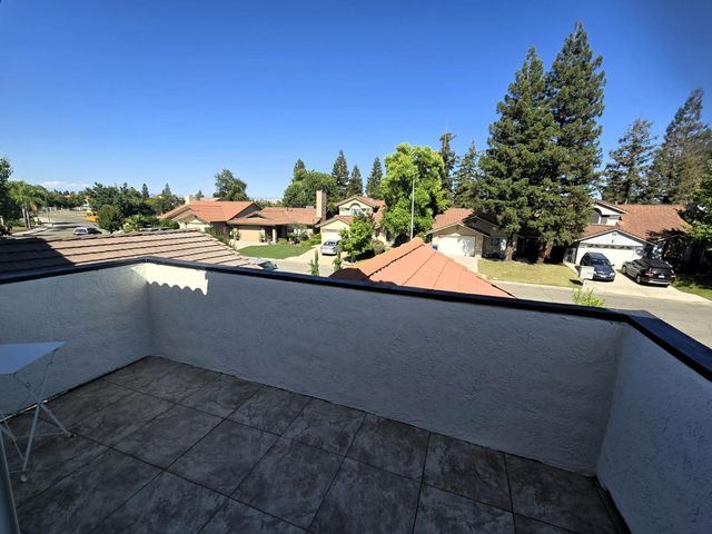 8879 N Barton Avenue, Fresno, CA 93720