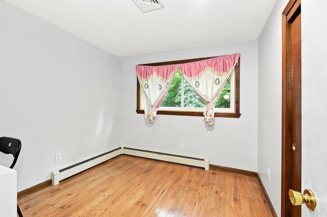 97 Rockingham Road, Londonderry, NH 03053