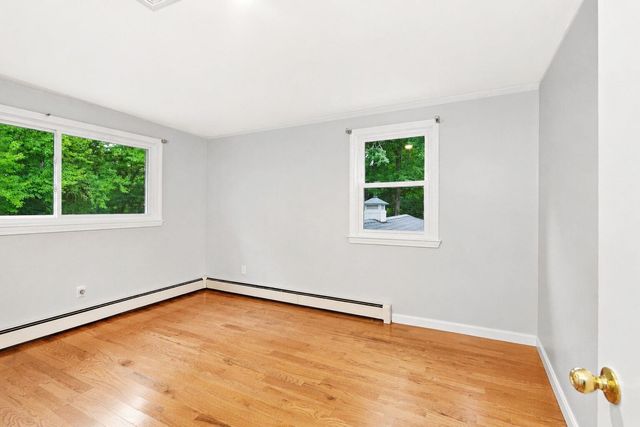 97 Rockingham Road, Londonderry, NH 03053