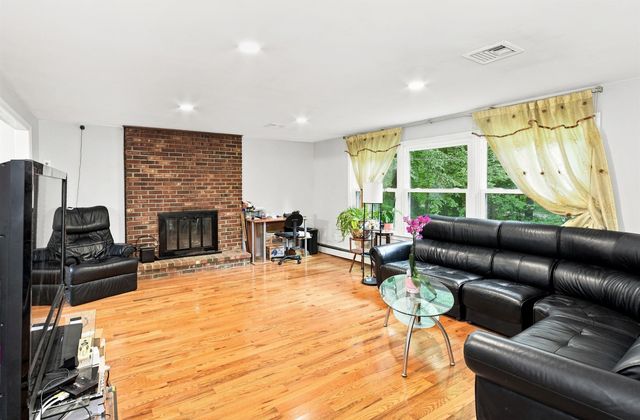 97 Rockingham Road, Londonderry, NH 03053