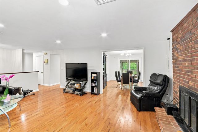 97 Rockingham Road, Londonderry, NH 03053