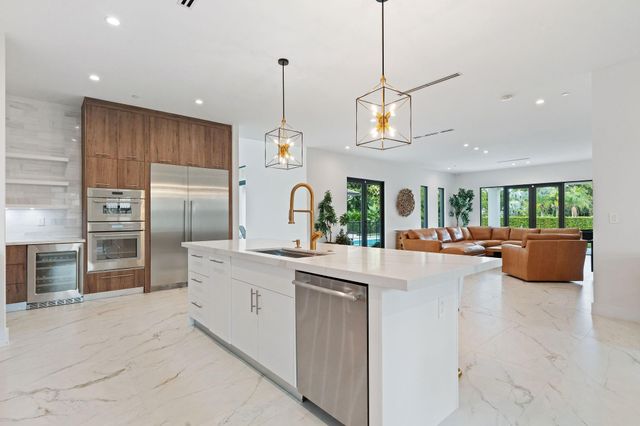 11861 NW 9 Street, Plantation, FL 33325