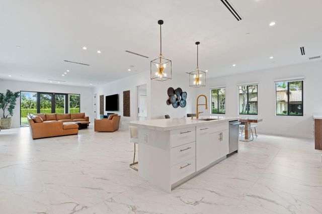 11861 NW 9 Street, Plantation, FL 33325