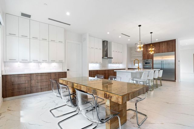 11861 NW 9 Street, Plantation, FL 33325