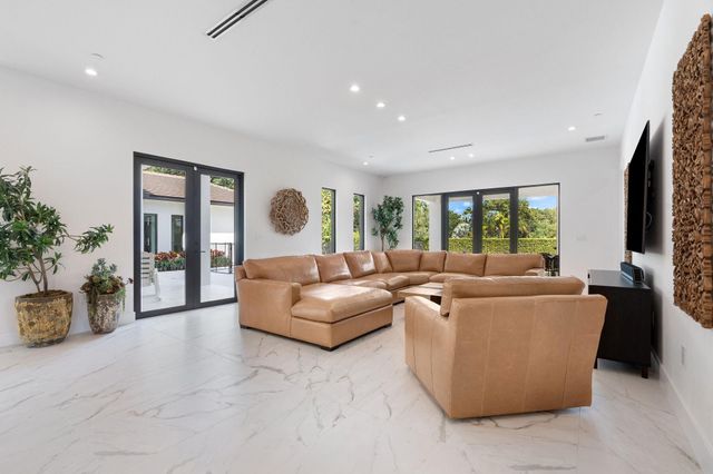 11861 NW 9 Street, Plantation, FL 33325