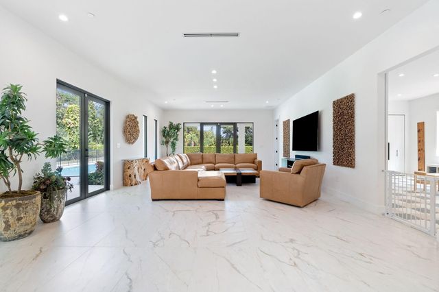 11861 NW 9 Street, Plantation, FL 33325