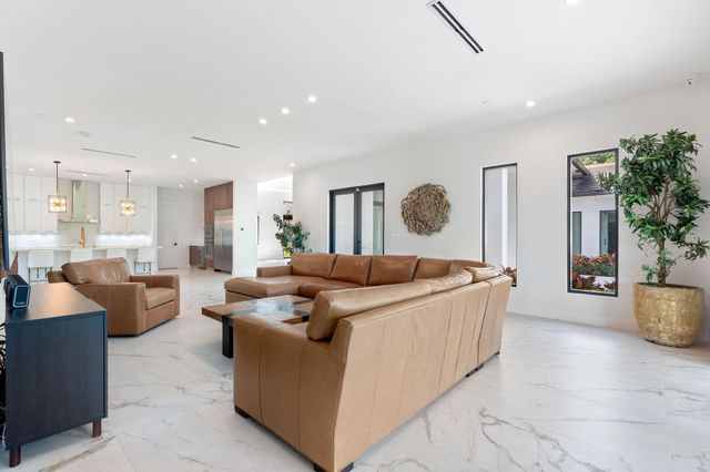 11861 NW 9 Street, Plantation, FL 33325