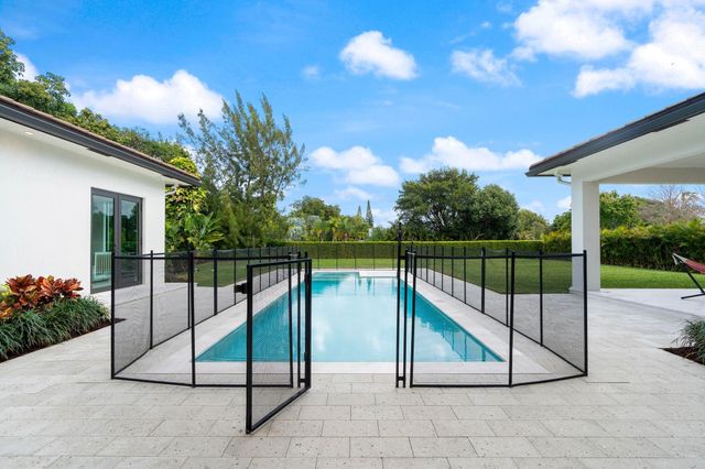 11861 NW 9 Street, Plantation, FL 33325