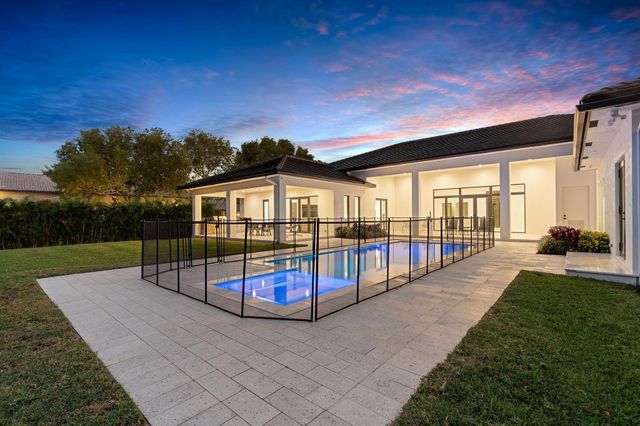 11861 NW 9 Street, Plantation, FL 33325