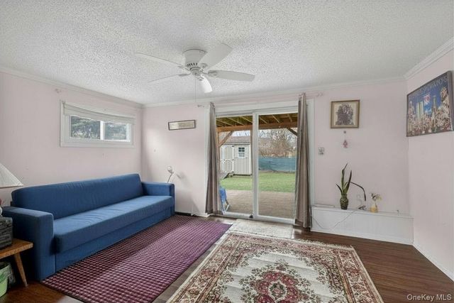 41 N Kings Avenue, Lindenhurst, NY 11757