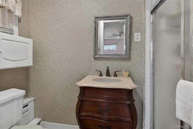 41 N Kings Avenue, Lindenhurst, NY 11757