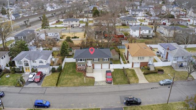 41 N Kings Avenue, Lindenhurst, NY 11757