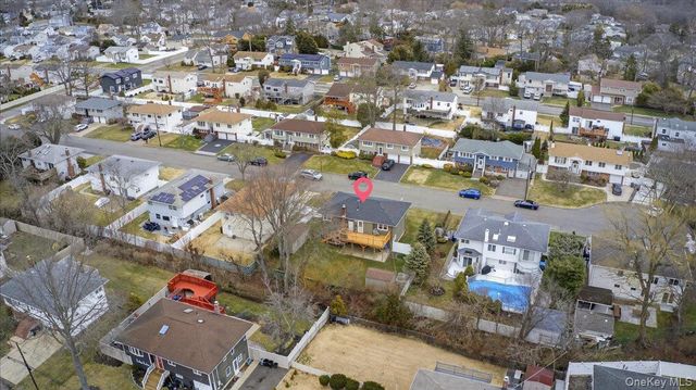 41 N Kings Avenue, Lindenhurst, NY 11757
