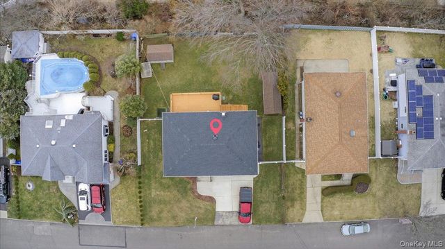 41 N Kings Avenue, Lindenhurst, NY 11757