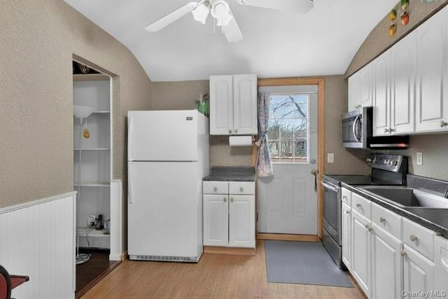 41 N Kings Avenue, Lindenhurst, NY 11757