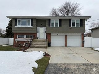 41 N Kings Avenue, Lindenhurst, NY 11757