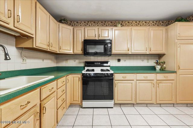 190 Tanager Drive, Monroe Twp, NJ 08831