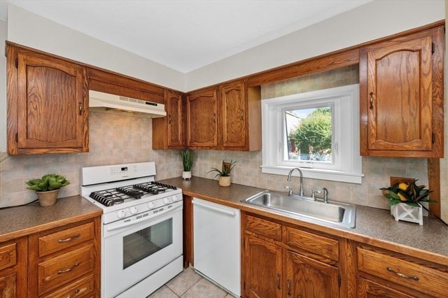 1 Bay View Place, Boston, MA 02127