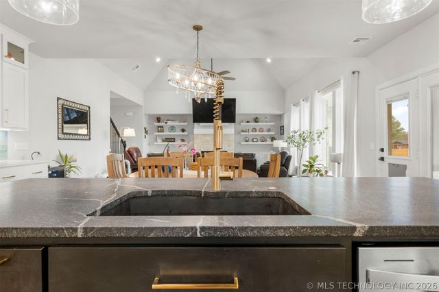 14229 S College Avenue, Bixby, OK 74008