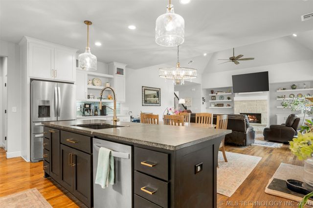 14229 S College Avenue, Bixby, OK 74008