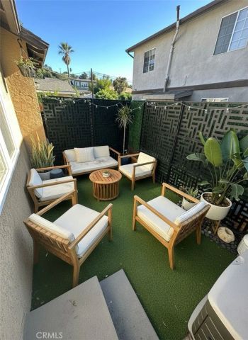 1232 Manzanita, Los Feliz, CA 90029