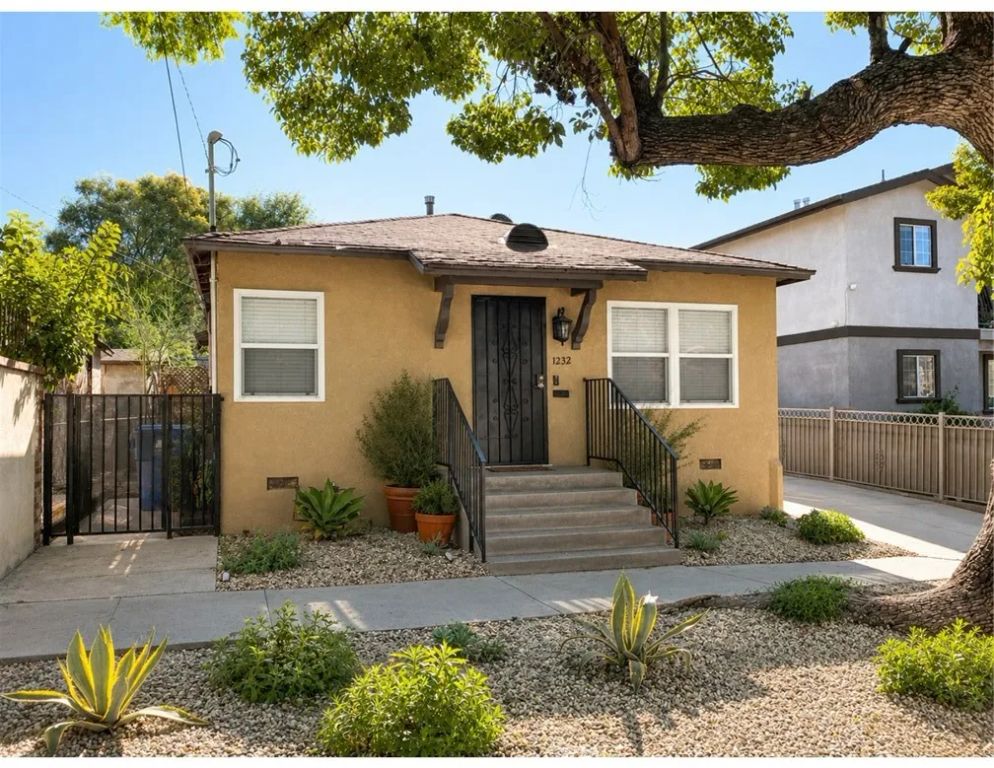 1232 Manzanita, Los Feliz, CA 90029