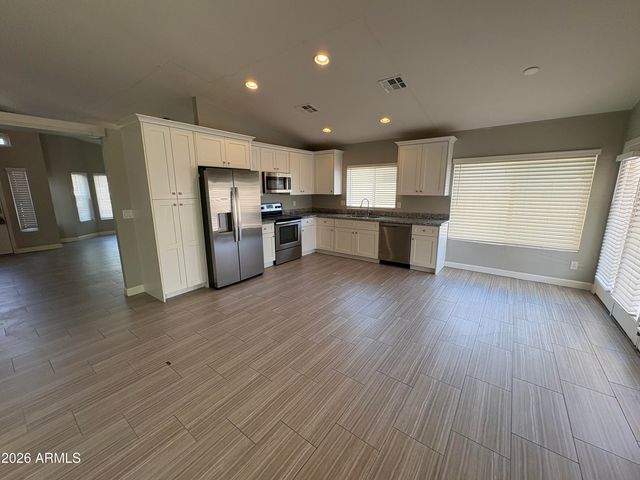 302 S QUAIL Lane, Gilbert, AZ 85233
