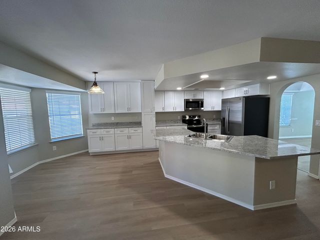 302 S QUAIL Lane, Gilbert, AZ 85233