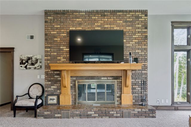 6220 High Country Dr NE, Cedar Rapids, IA 52411