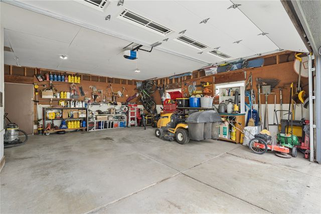 6220 High Country Dr NE, Cedar Rapids, IA 52411