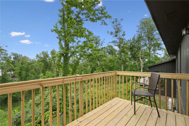 6220 High Country Dr NE, Cedar Rapids, IA 52411