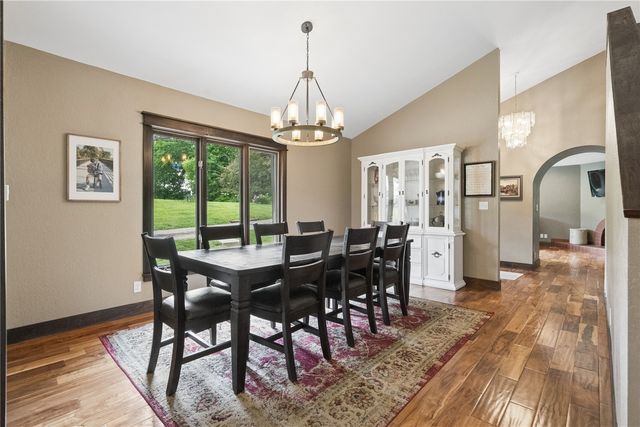 6220 High Country Dr NE, Cedar Rapids, IA 52411