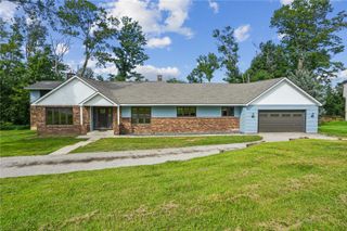 6220 High Country Dr NE, Cedar Rapids, IA 52411
