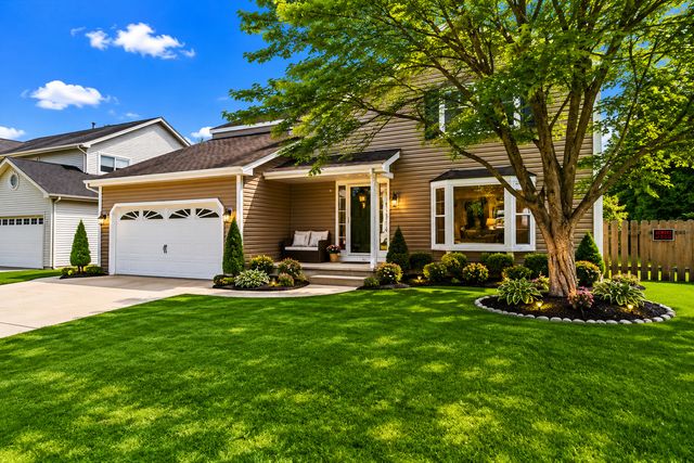 684 Regent Drive, Crystal Lake, IL 60014