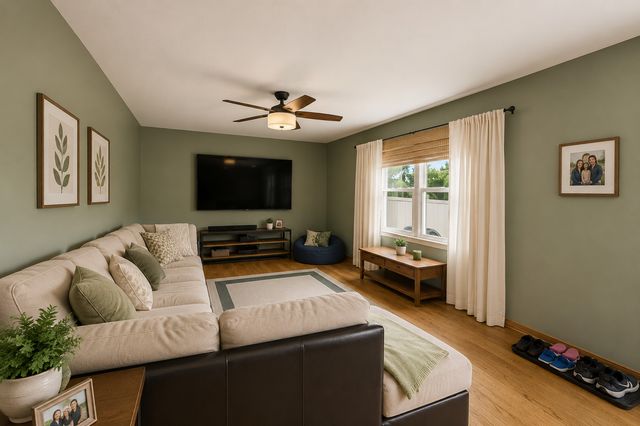 684 Regent Drive, Crystal Lake, IL 60014