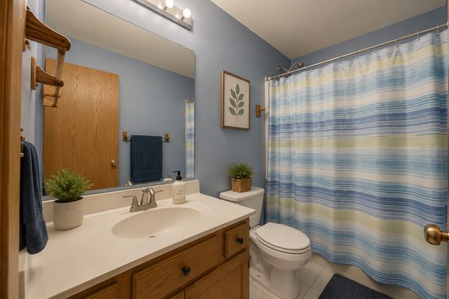 684 Regent Drive, Crystal Lake, IL 60014