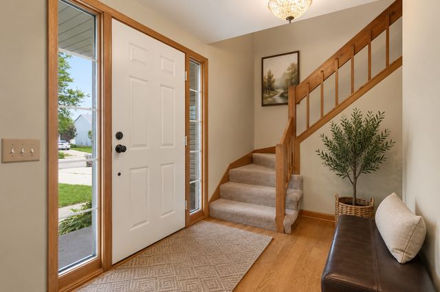 684 Regent Drive, Crystal Lake, IL 60014
