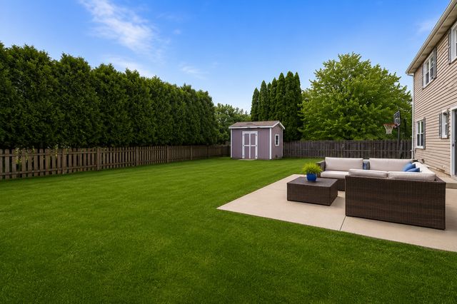 684 Regent Drive, Crystal Lake, IL 60014