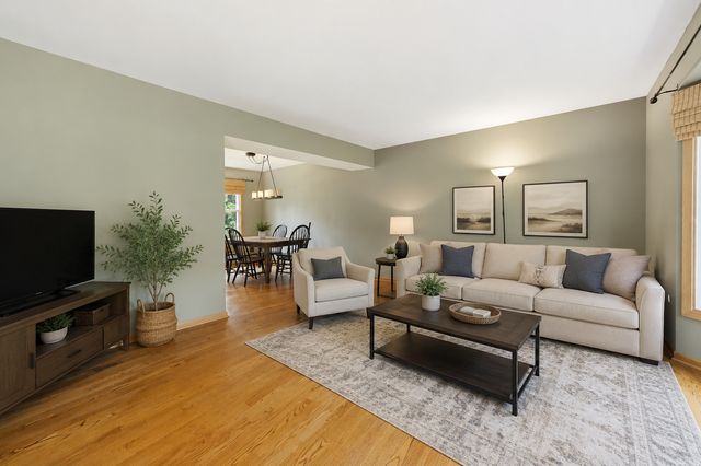 684 Regent Drive, Crystal Lake, IL 60014