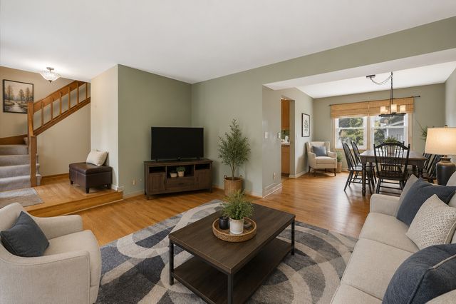 684 Regent Drive, Crystal Lake, IL 60014