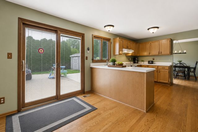 684 Regent Drive, Crystal Lake, IL 60014