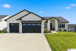 5445 Kestrel Parkway, Elkhorn, NE 68022