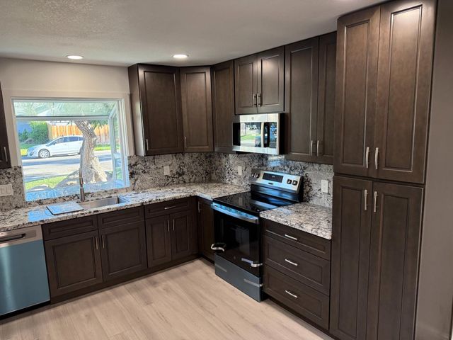 1578 E Serena Avenue, Fresno, CA 93720