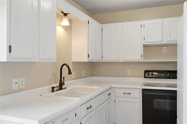 2515 SE 4th Street, Bentonville, AR 72712