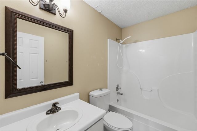 2515 SE 4th Street, Bentonville, AR 72712