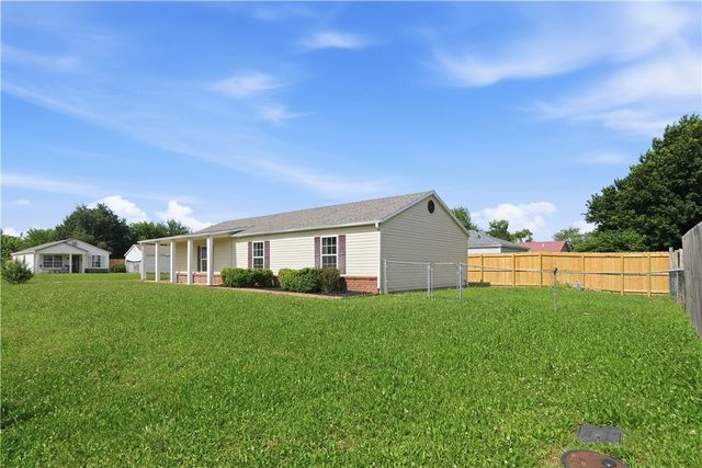 2515 SE 4th Street, Bentonville, AR 72712