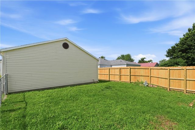 2515 SE 4th Street, Bentonville, AR 72712