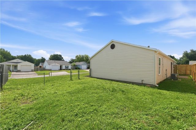 2515 SE 4th Street, Bentonville, AR 72712