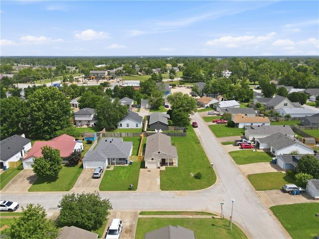 2515 SE 4th Street, Bentonville, AR 72712