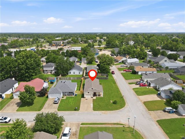 2515 SE 4th Street, Bentonville, AR 72712